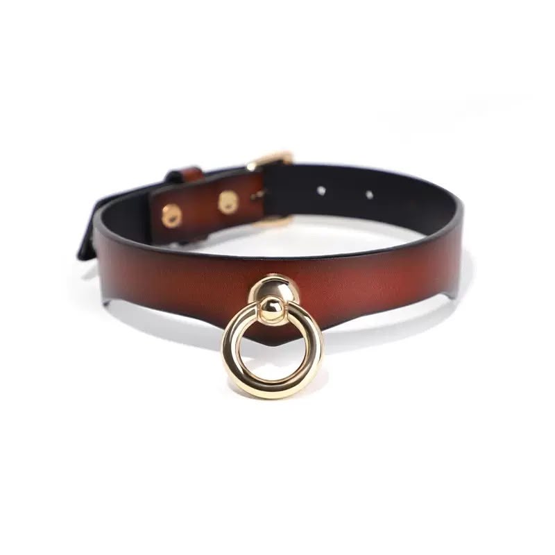 Collier BDSM cuir cognac anneau doré